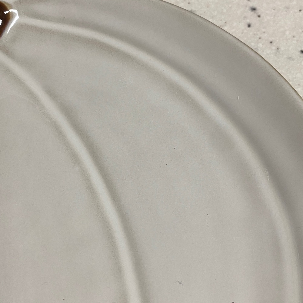 Set of 4, Crofton Stoneware, pumpkin shaped appetizer/snack/dessert plates. - Picture 9 of 10